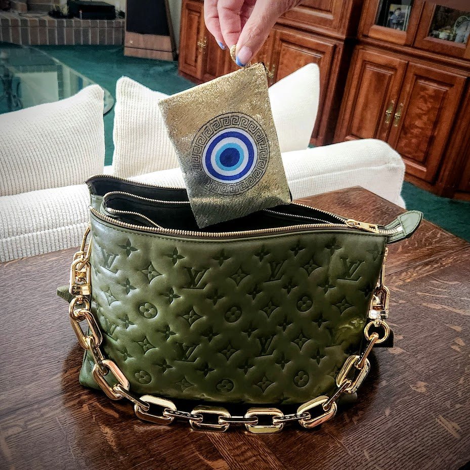 vuitton coin pouch outfit