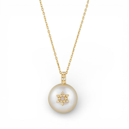 Pearl necklace in 14K gold with Jewish Star pendant by Alef Bet