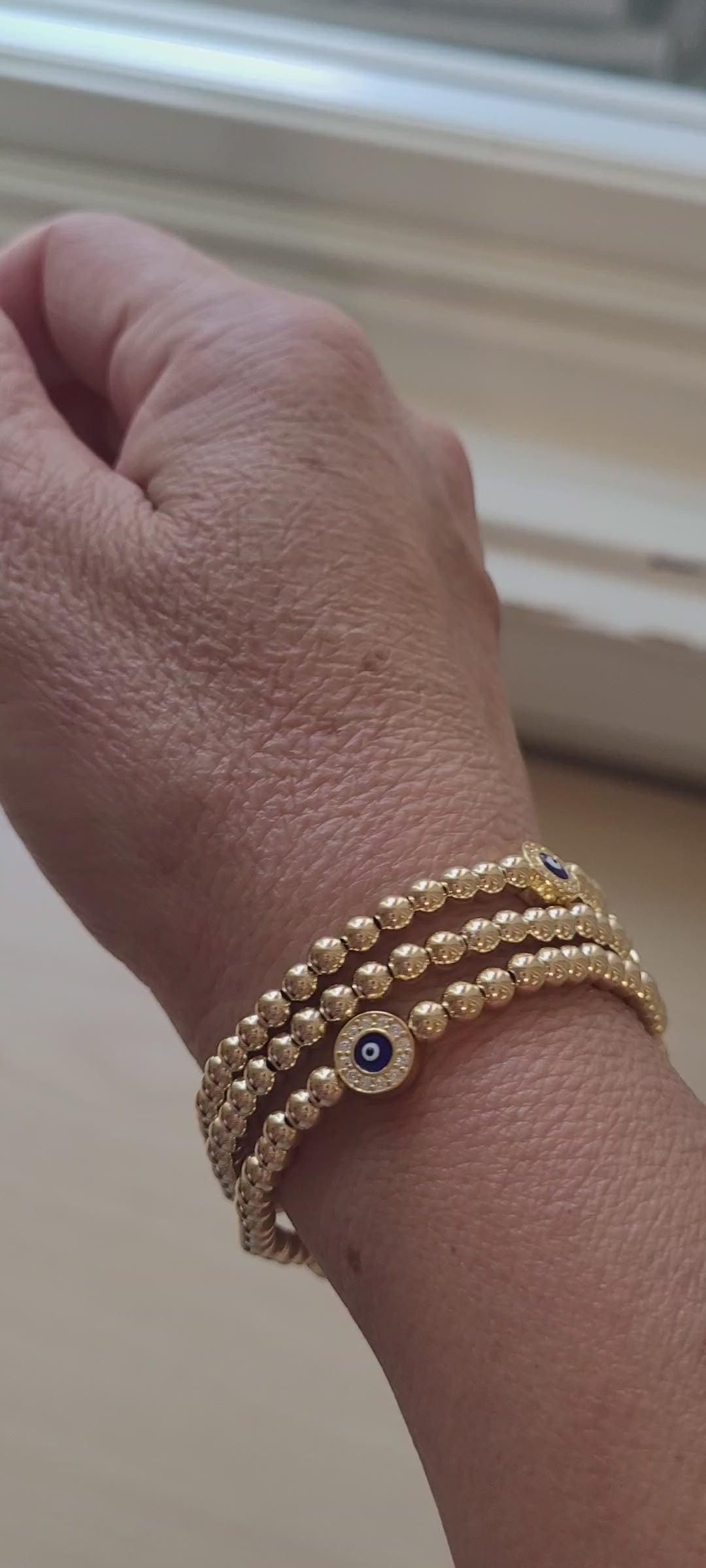 how to wear a jewish bracelet
