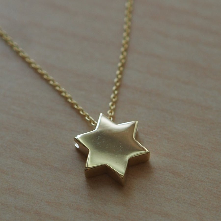 Simple Gold Star of David Necklace: Everyday Design