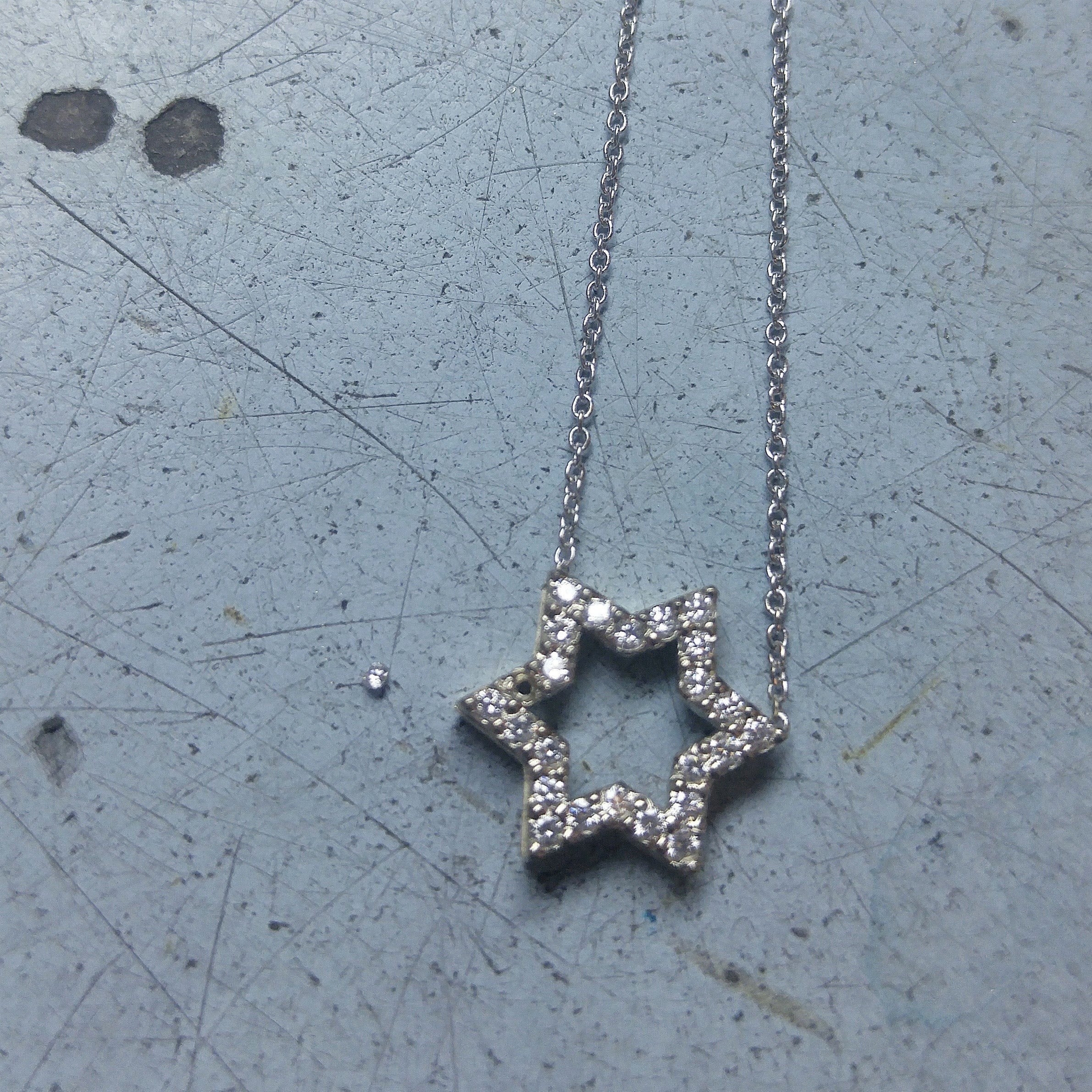 setting diamond in jewish star necklace