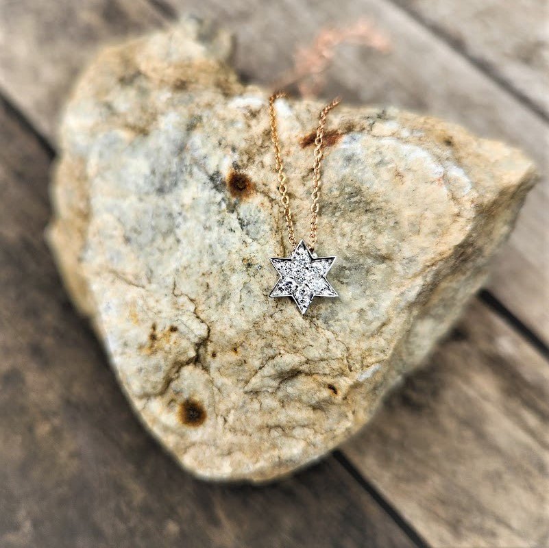 Lovely Jewish Star Necklace with Diamonds
